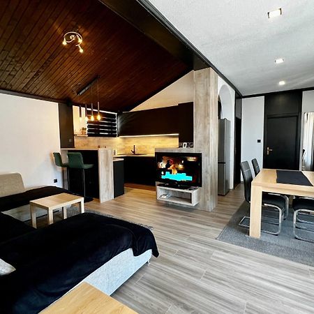 Apartment Denis - Great Location & Large Terrace Макарска Екстериор снимка