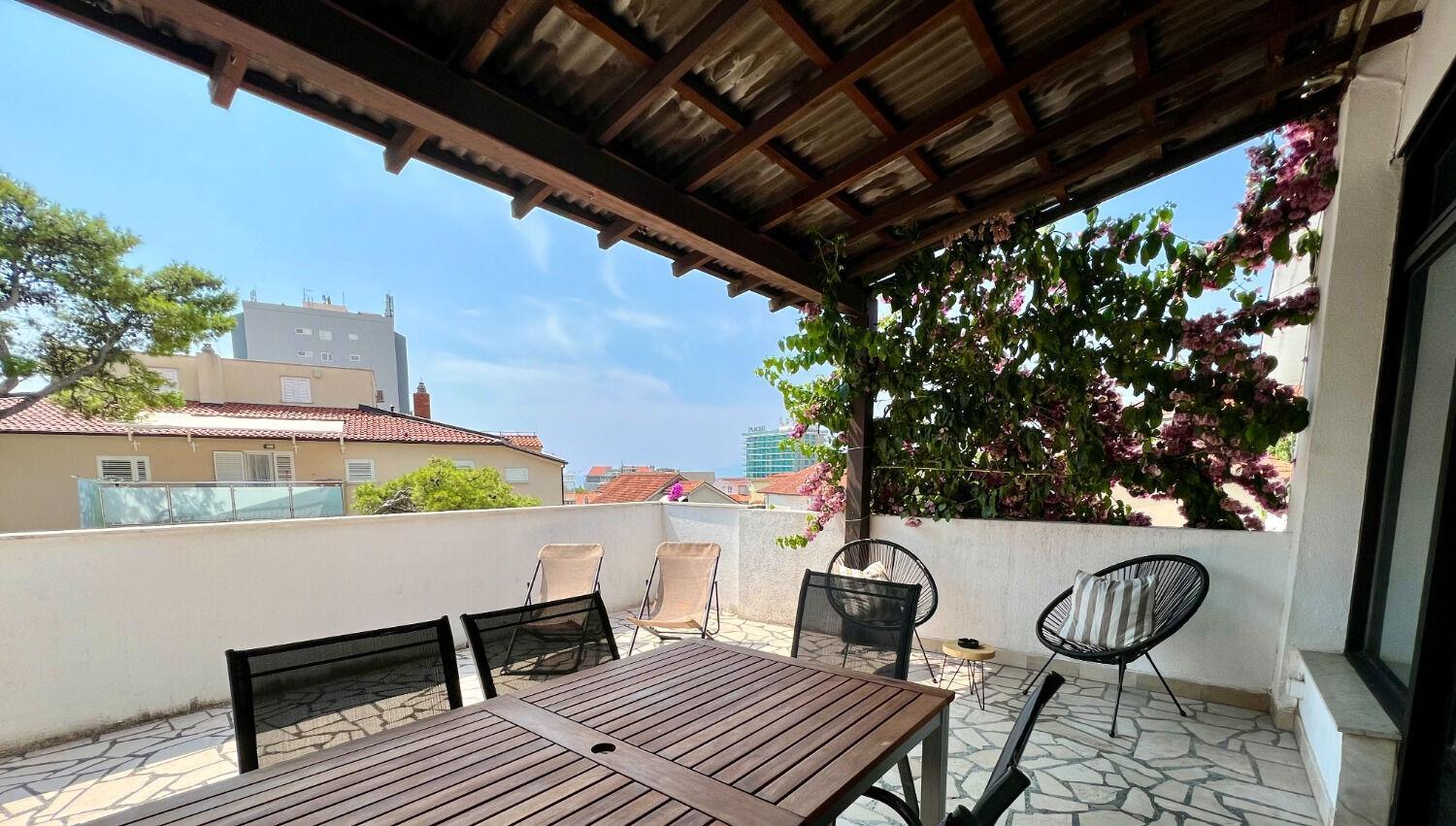 Apartment Denis - Great Location & Large Terrace Макарска Екстериор снимка