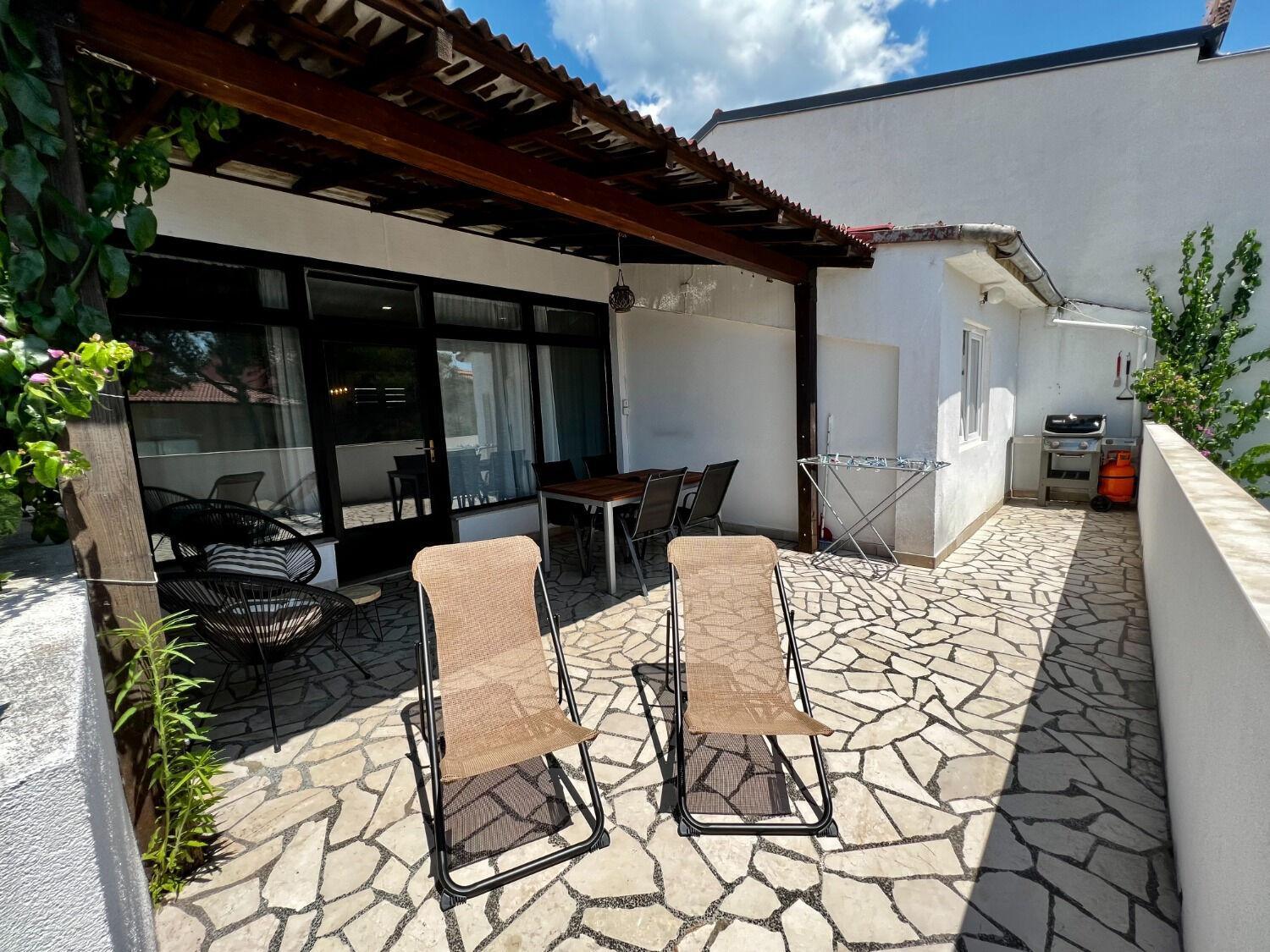Apartment Denis - Great Location & Large Terrace Макарска Екстериор снимка
