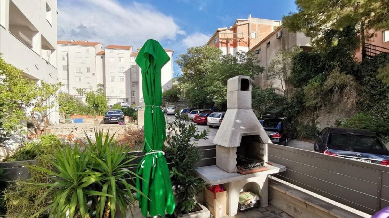 Apartment Denis - Great Location & Large Terrace Макарска Екстериор снимка